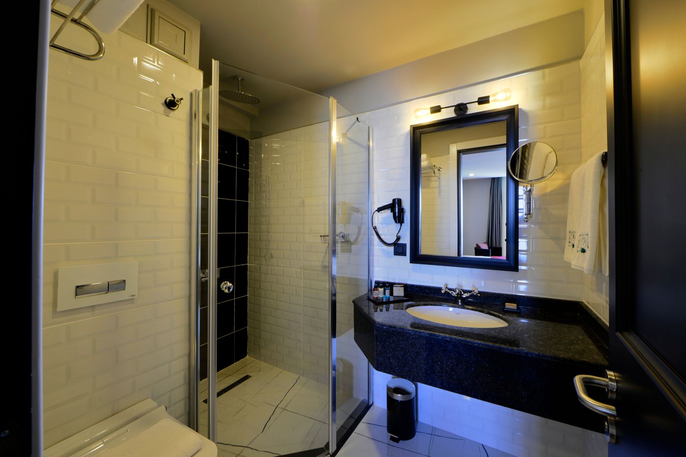 Poem-Special-Hotel-Room-15