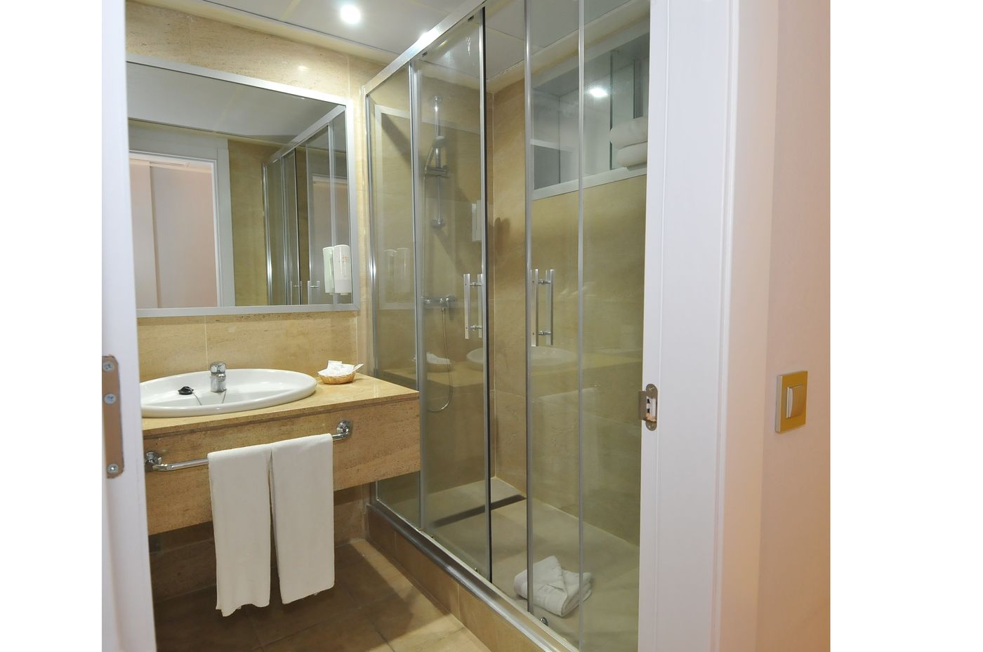 Paradise-Park-Fun-Lifestyle-Hotel-Room-50