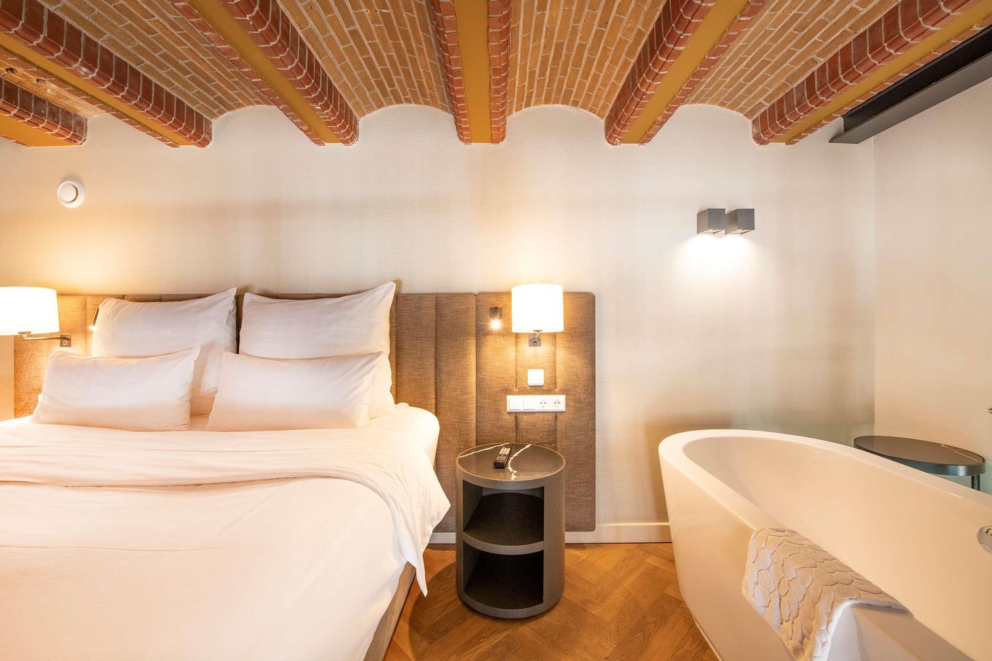 Pestana-Amsterdam-Riverside-Lobby-63