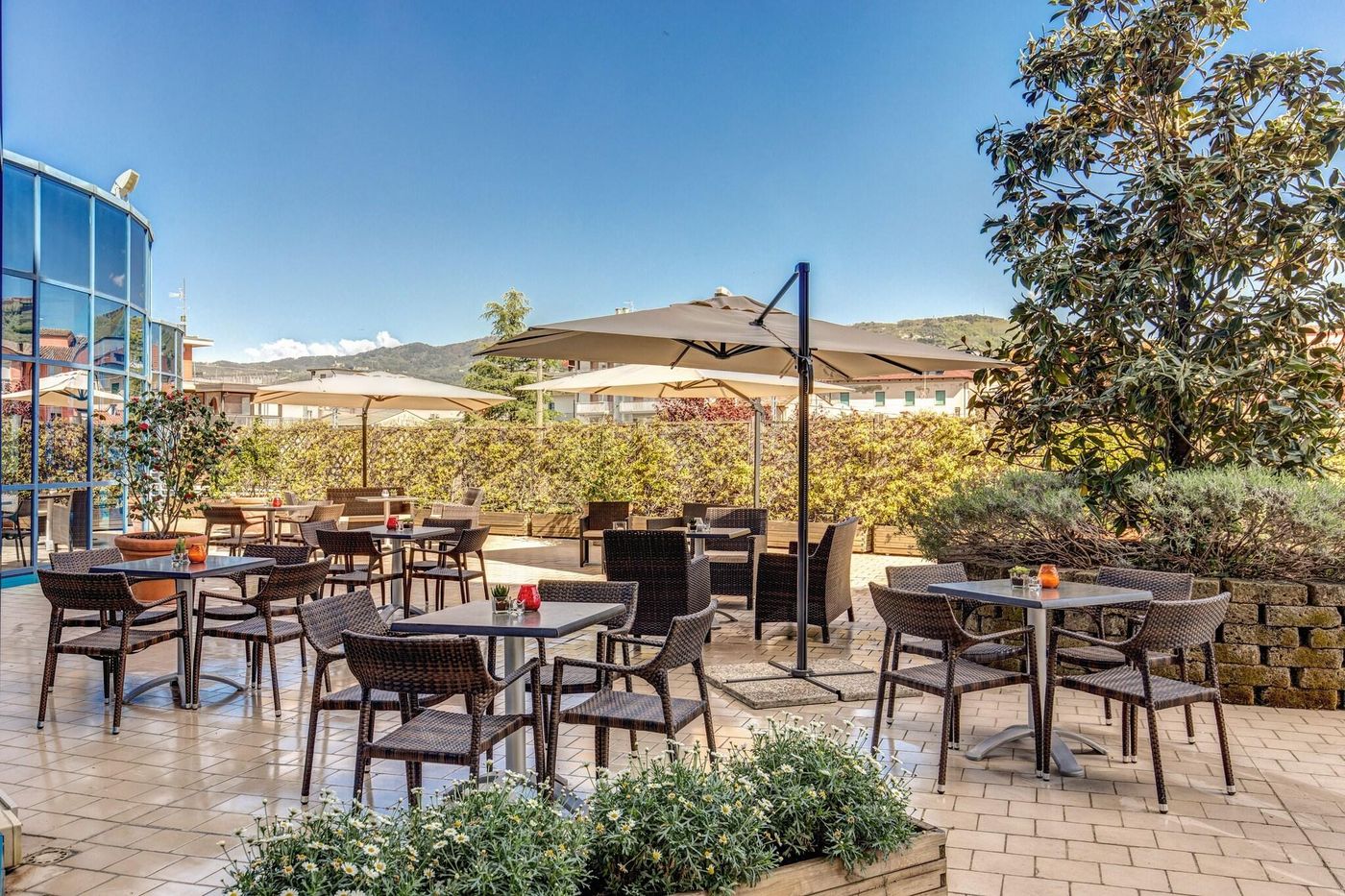 Hotel-Tuscany-Inn-Terrace-1