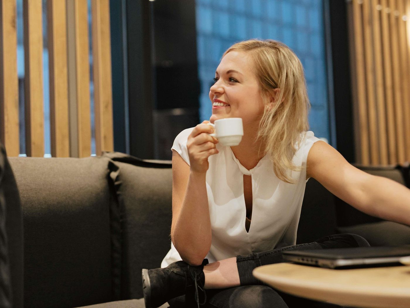 Ibis-Lisboa-Jose-Malhoa-Bar-18