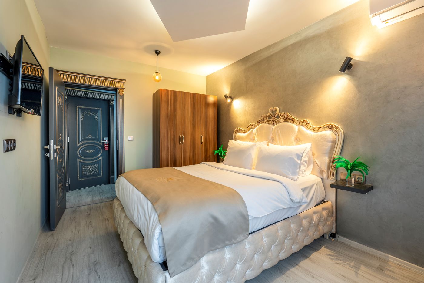 Monezza-Hotel-Room-27