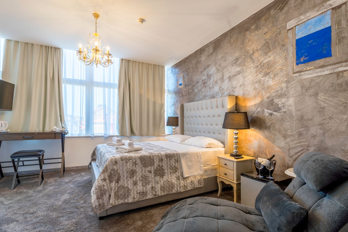 Prima-Luce-Downtown-Room-9