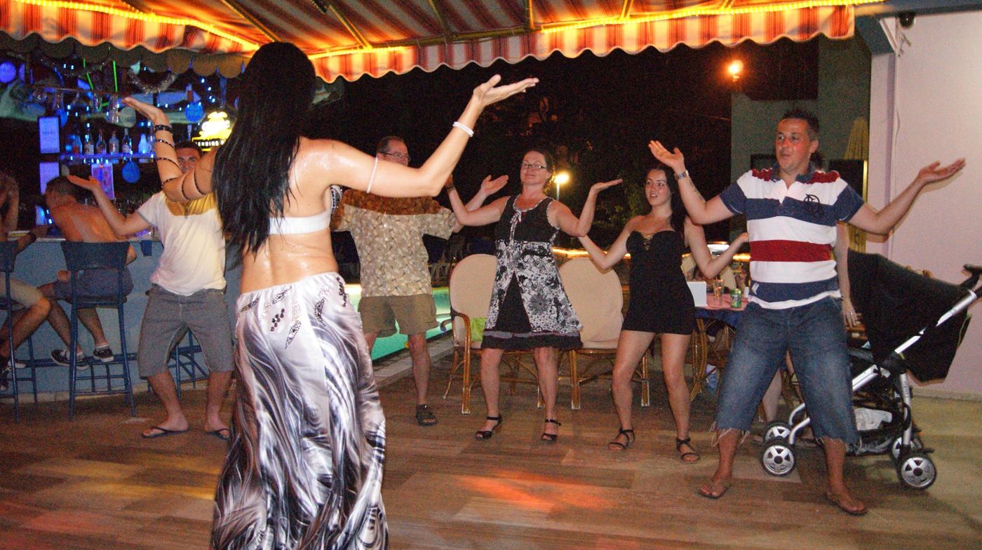 Happy-Apart-Hotel-Bar-72