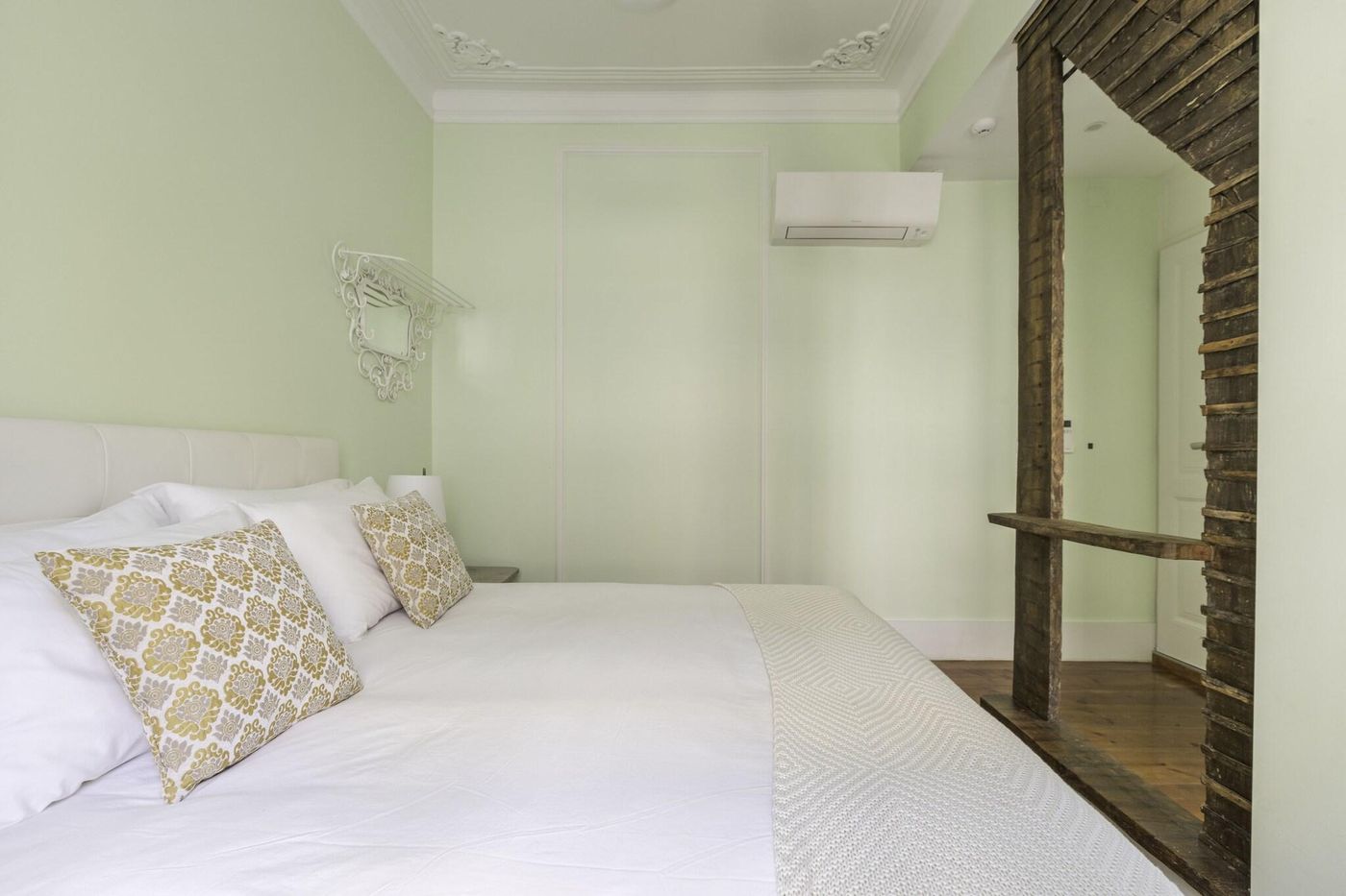 1898-Home---Suites-Room-26