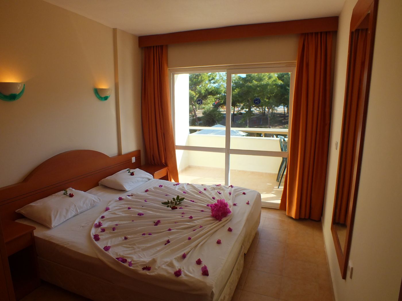 Tuntas-Family-Suites-Kusadasi-Room-22
