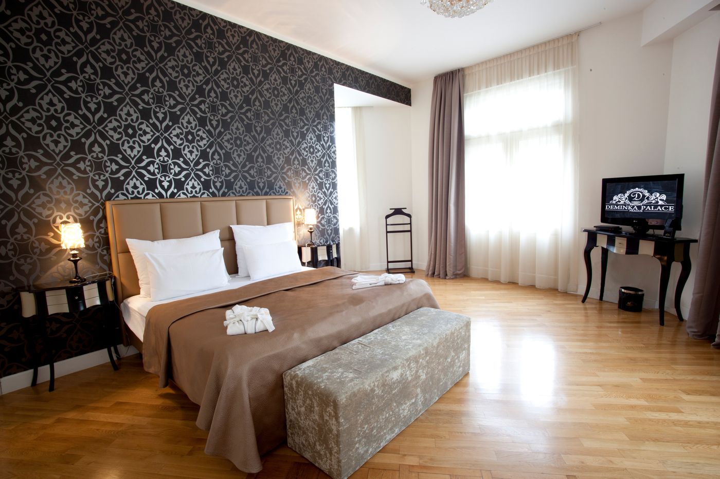 Deminka-Palace-Room-11