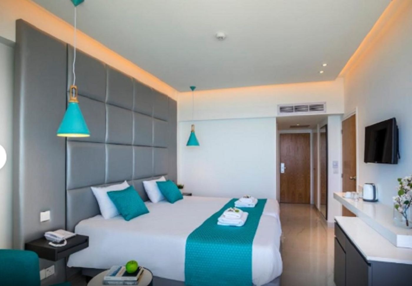 Silver-Sands-Beach-Hotel-Room-21