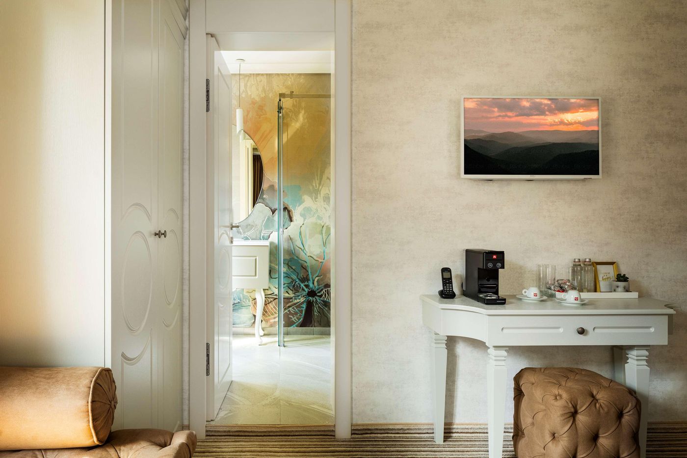 Gallery-37--BW-Premier-Collection-Room-27