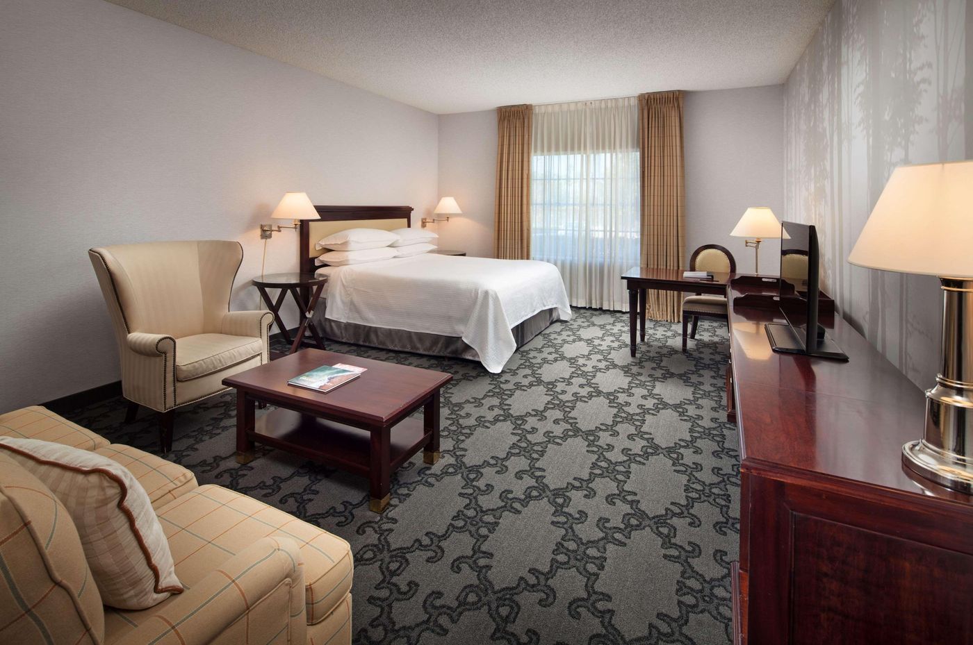 Anaheim-Majestic-Garden-Hotel-Room-14