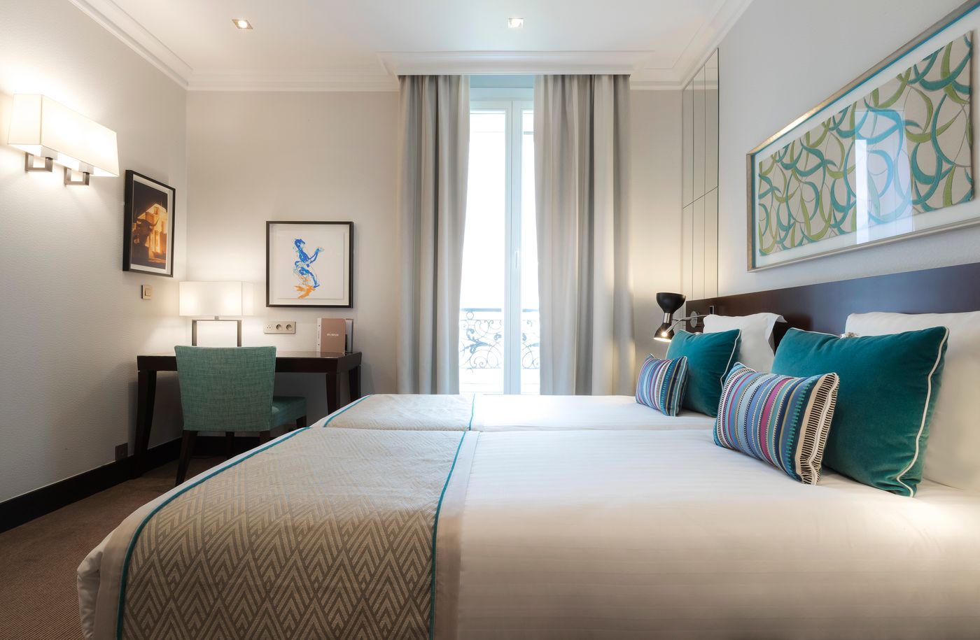 Montfleuri-Arc-de-Triomphe-Room-19