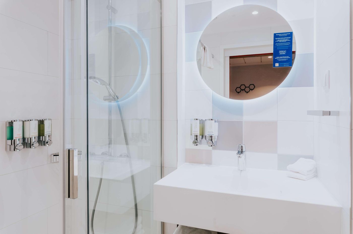 Hampton-By-Hilton-Warsaw-Reduta-Room-41