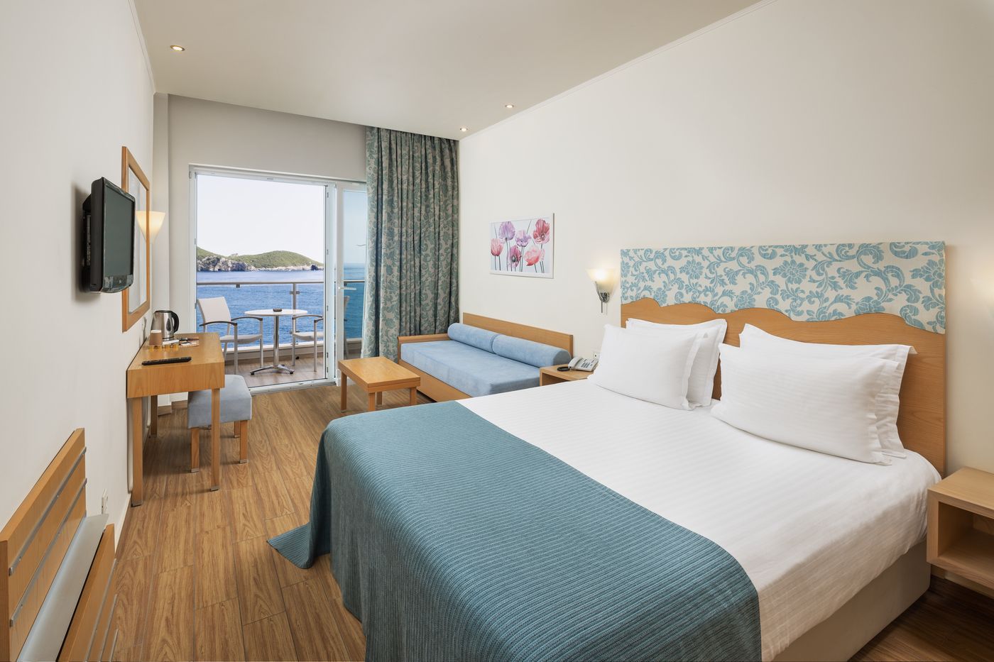 Akrotiri-Beach-Room-11