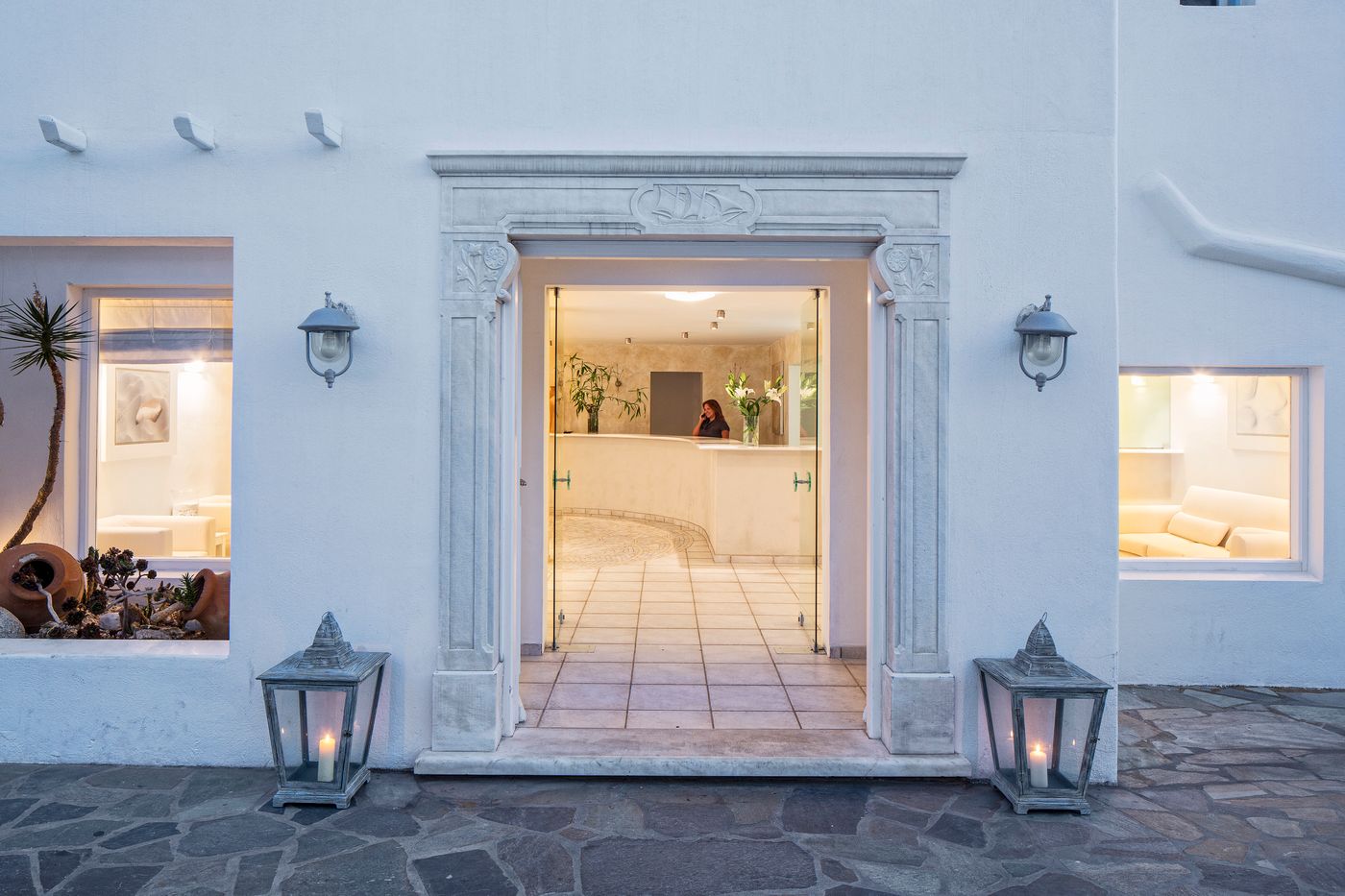 Manoulas-Beach-Lobby-42