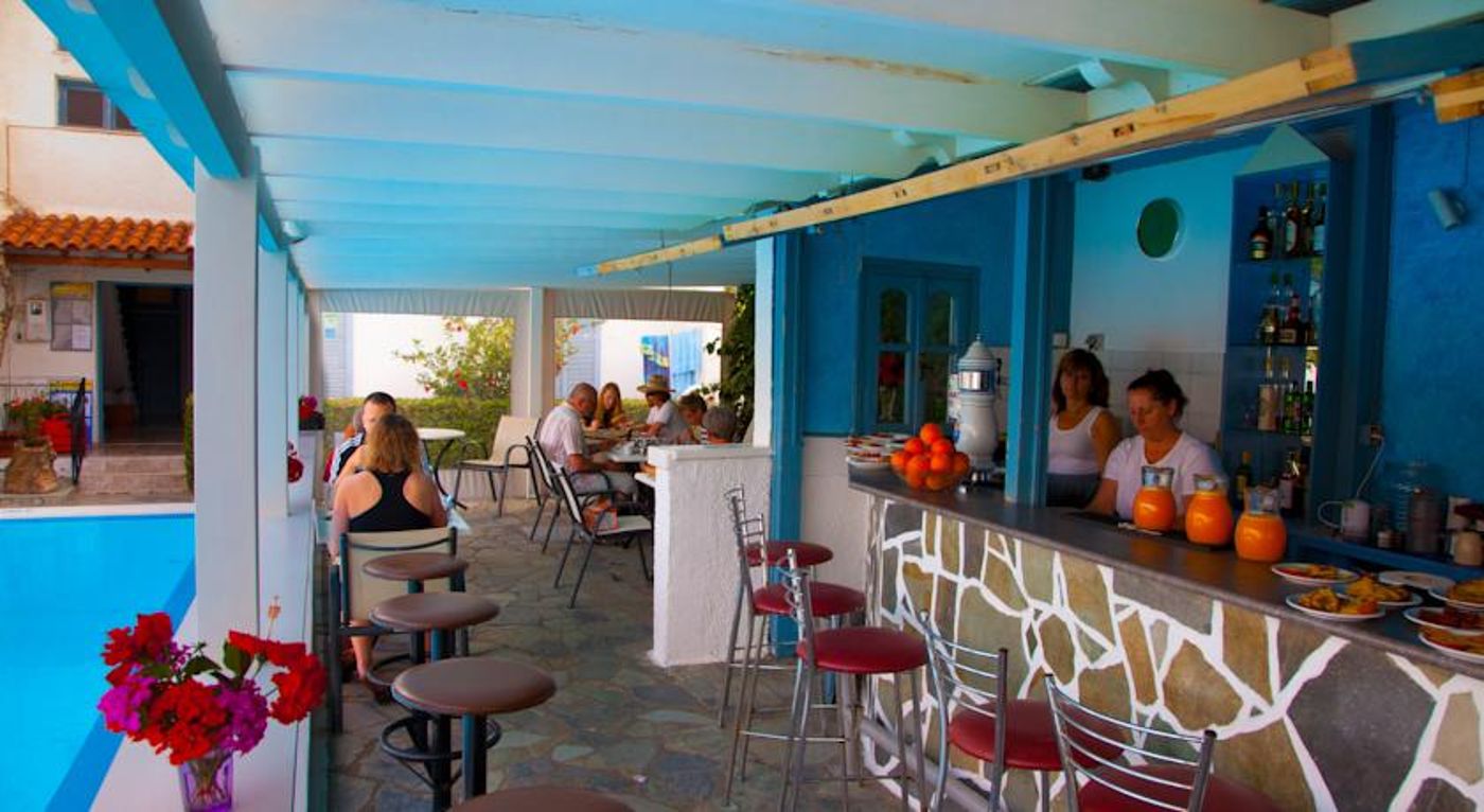 Apollo Studios & Apartments