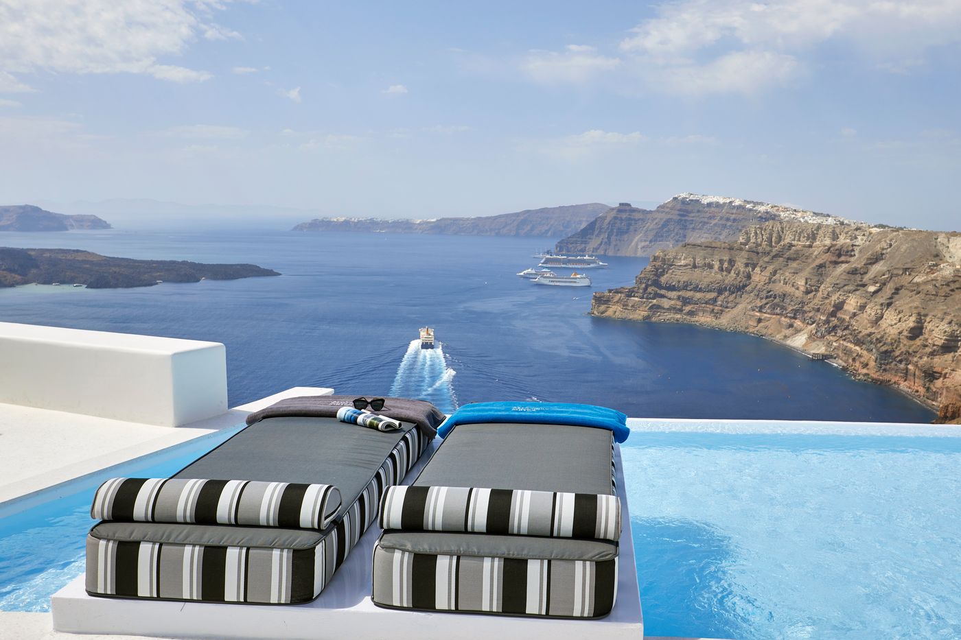 Alti-Santorini-Suites-Room-53