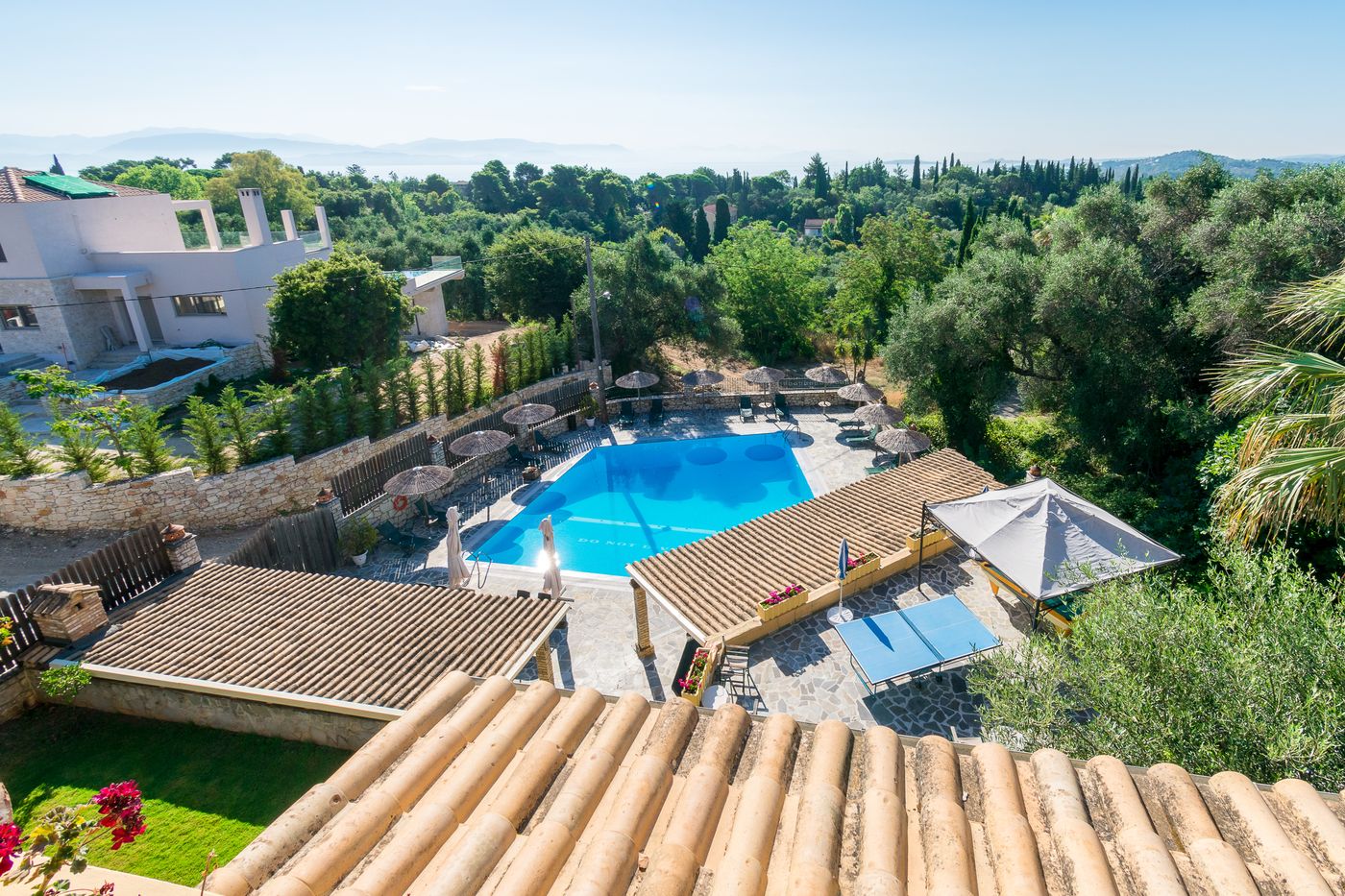 Villa-Yannis-Hotel-Apartments---Suites-Pool-4