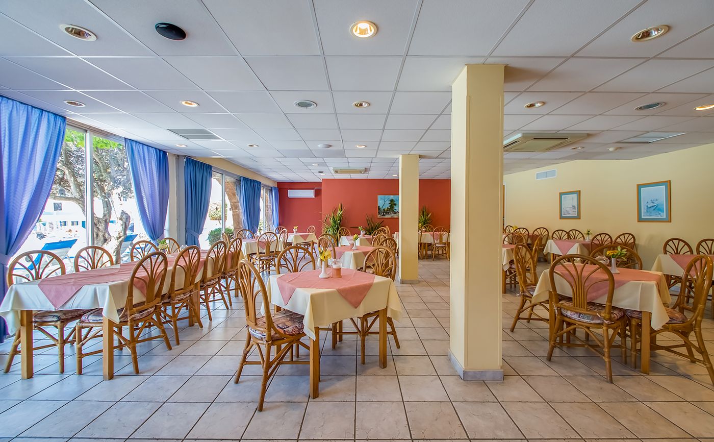 Green-Bungalows-Hotel-Apartments-Restaurant-32