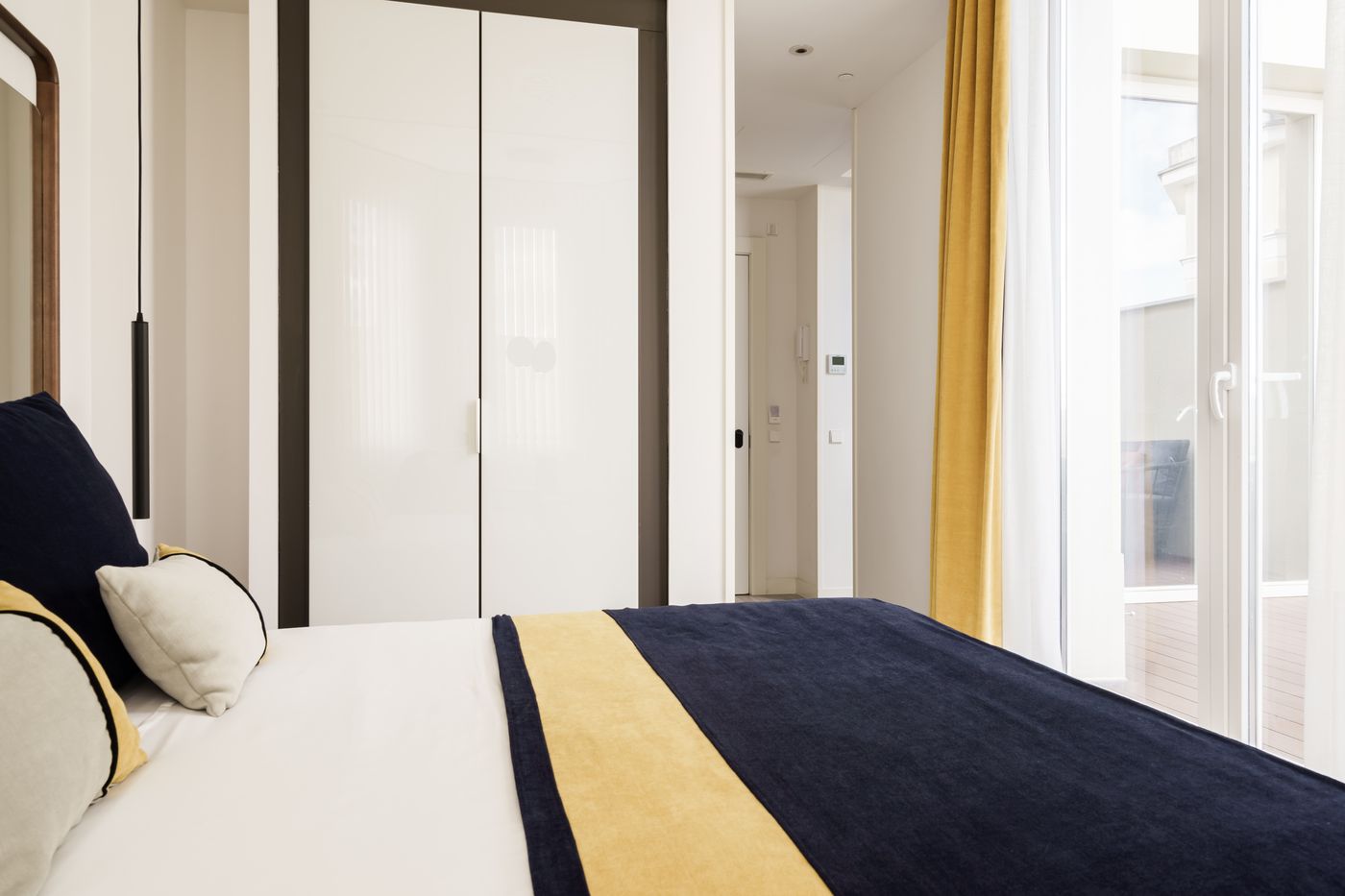 Smartrental-Collection-Gran-Via-Centric-II-Room-50