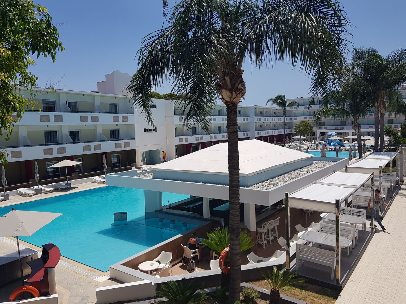 Dodeca-Sea-Resort-Bar-7