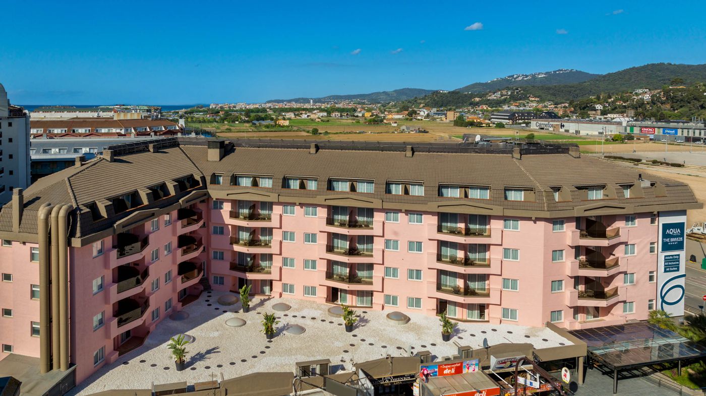 Aqua-Hotel-Montagut-Suites-General-view-22