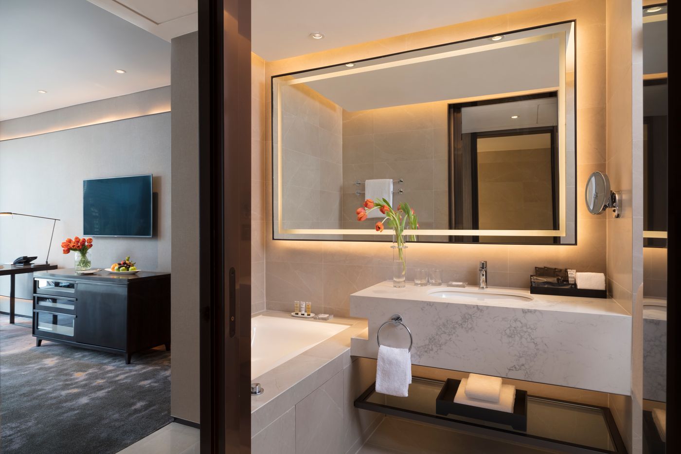 Carlton-Hotel-Bangkok-Sukhumvit-Room-43