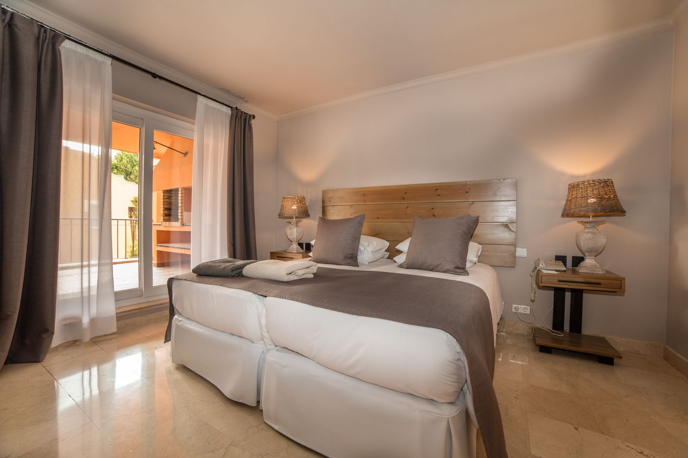 Ona Lomas Village Manga Club