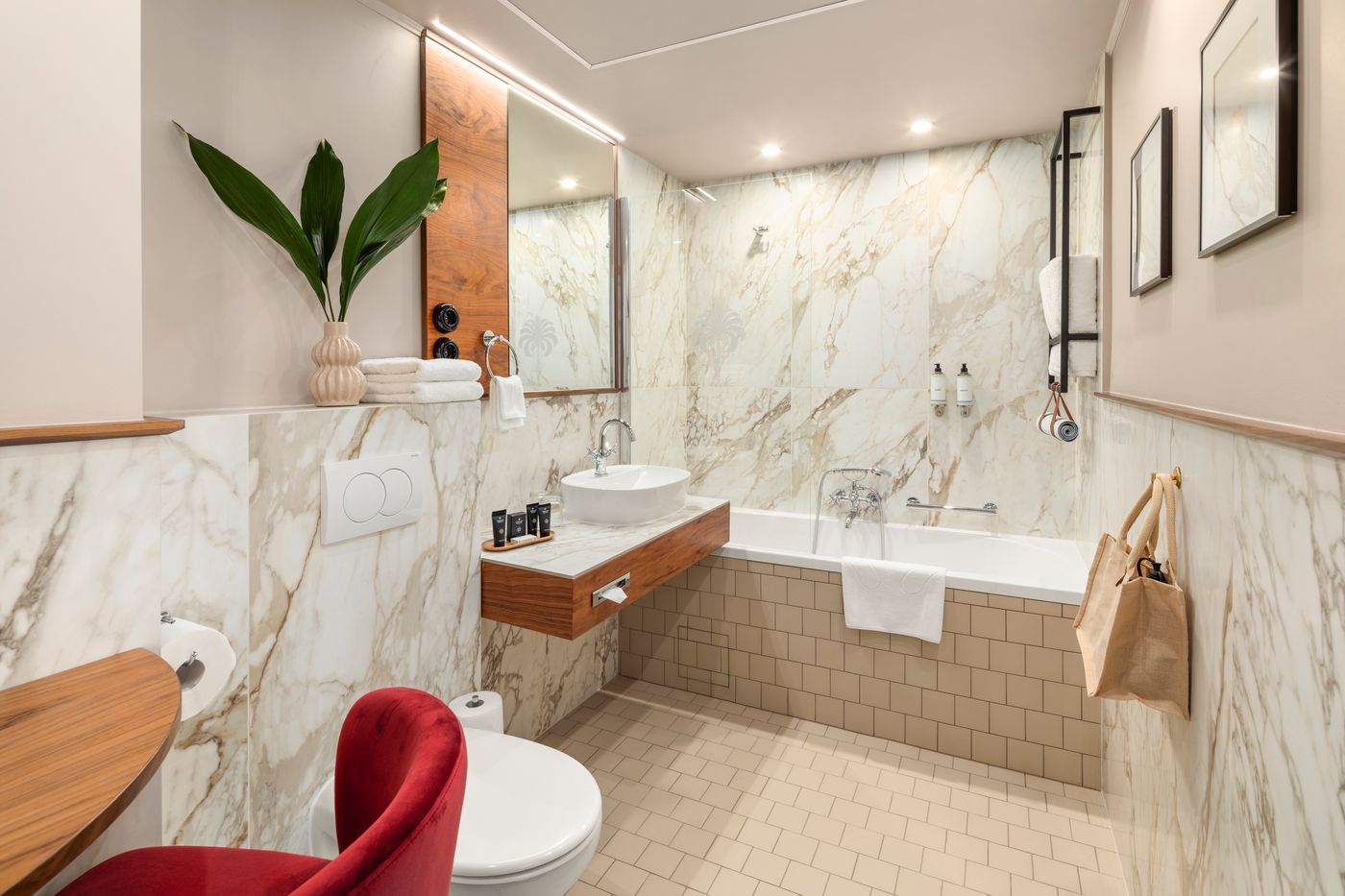 Queen-s-Court-Hotel-and-Residence-Room-40