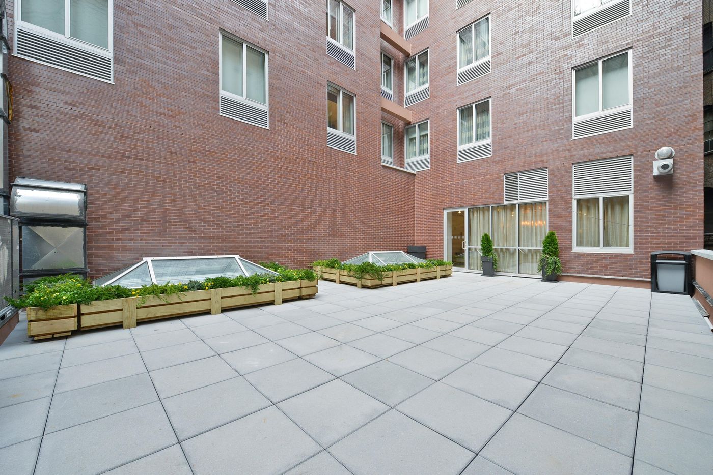 Holiday-Inn-NYC---Lower-East-Side-General-view-11