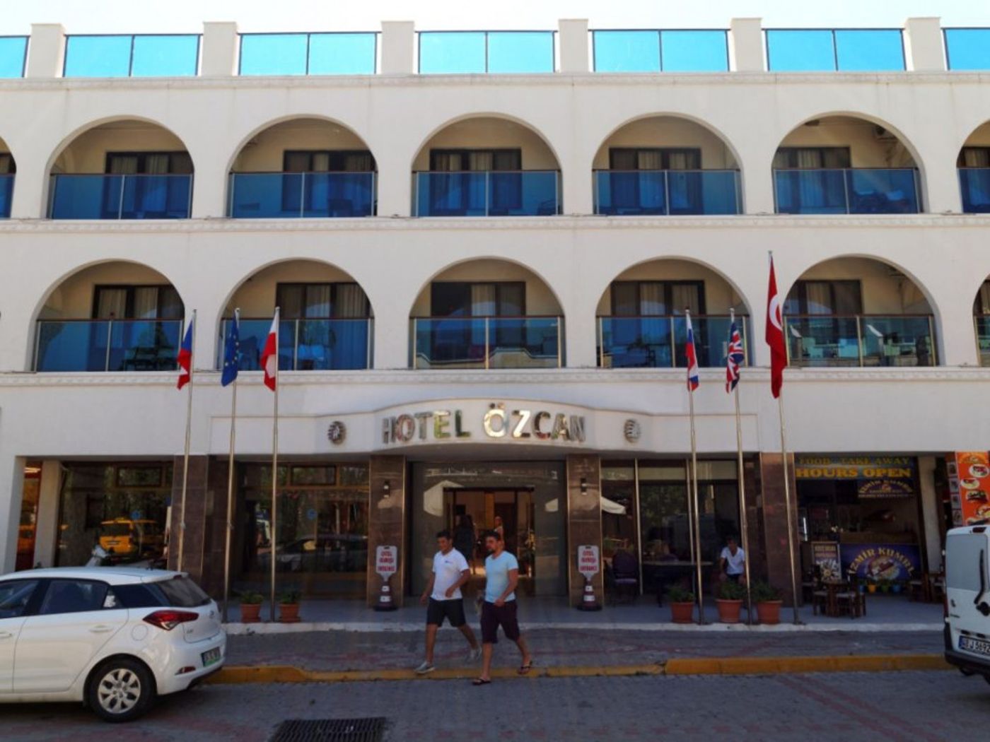 Oz-Can-Hotel---Family-Suites-General-view-7