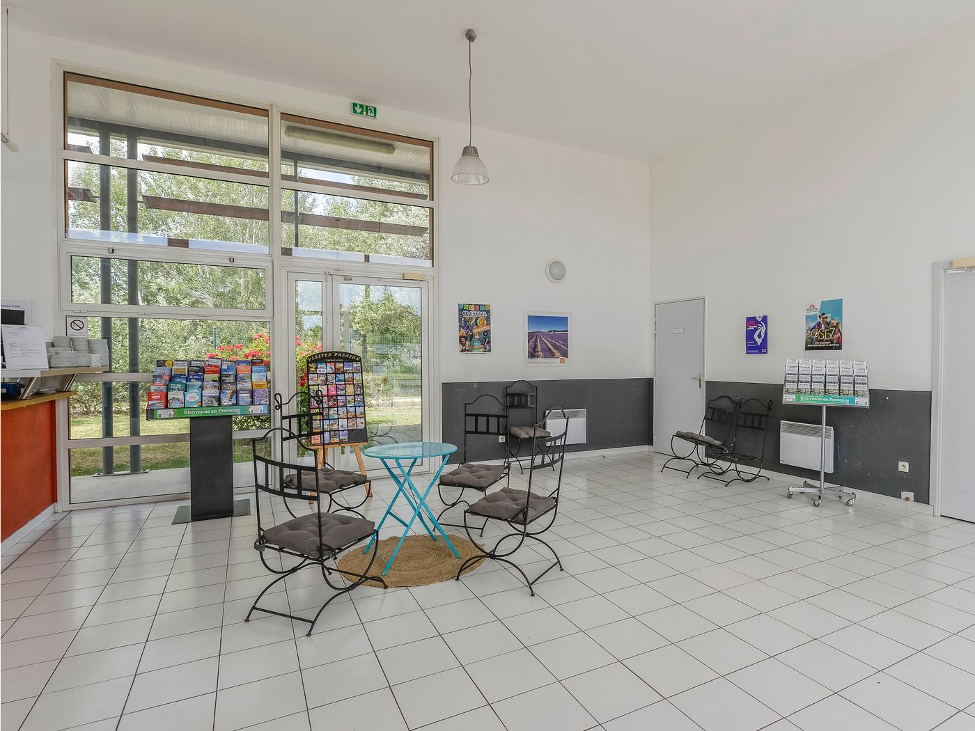 Residence Vacanceole Sun Hols Les rives du lac-France-ST SATURNIN LES AVIGNON-Lobby-10