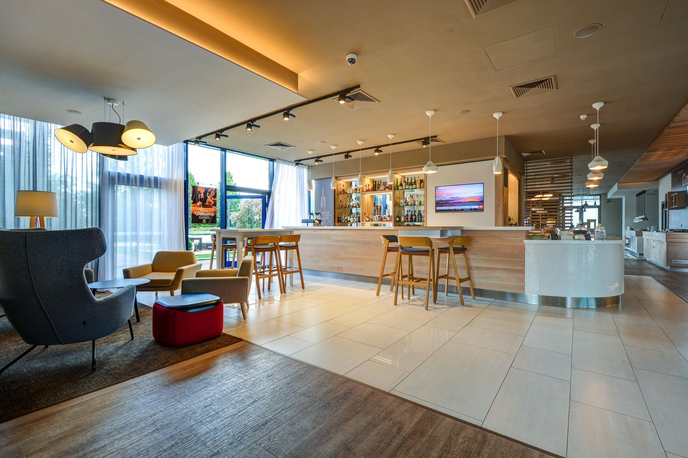 Holiday-Inn-Prague-Airport-Bar-17