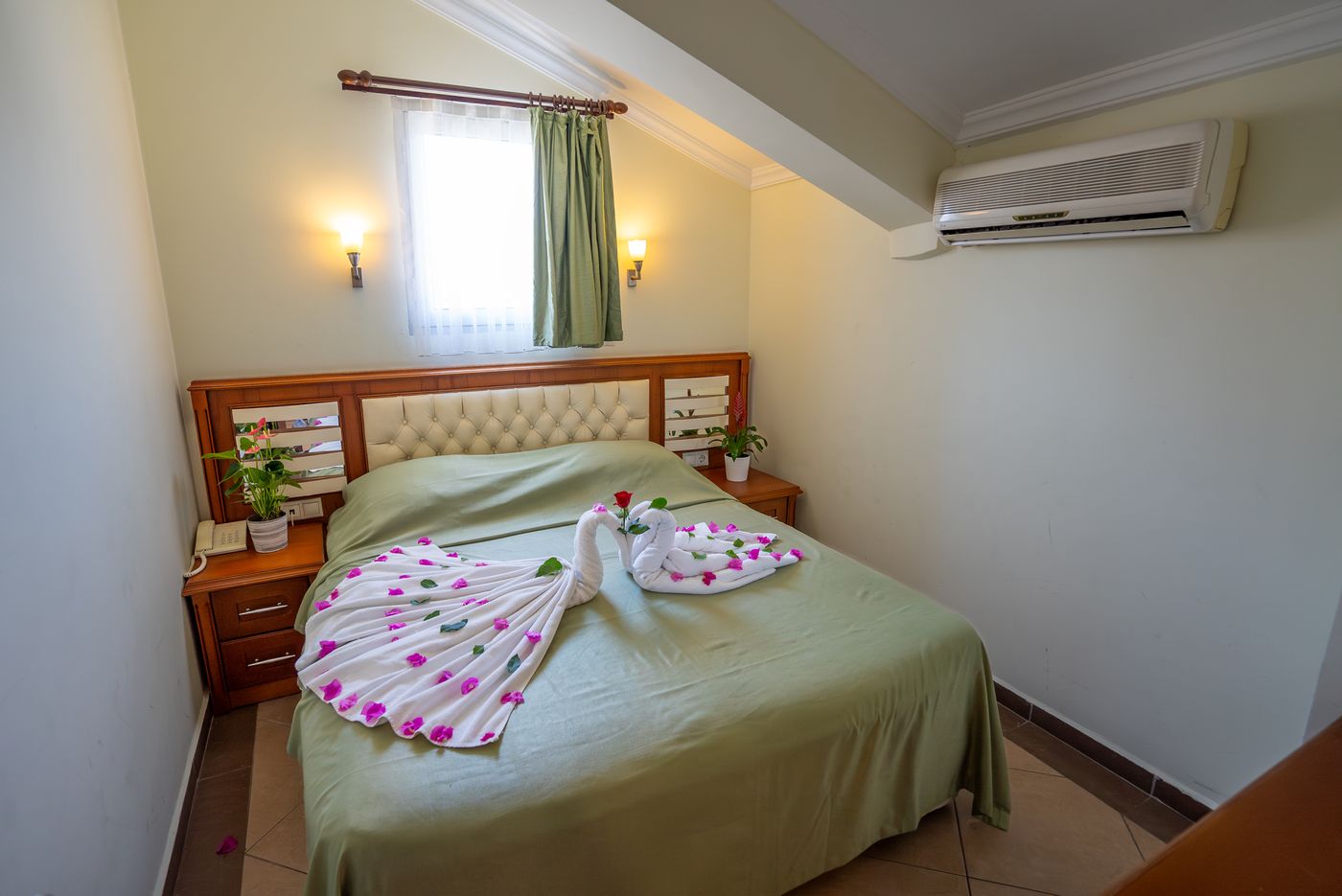 Club-Karakas-Room-44