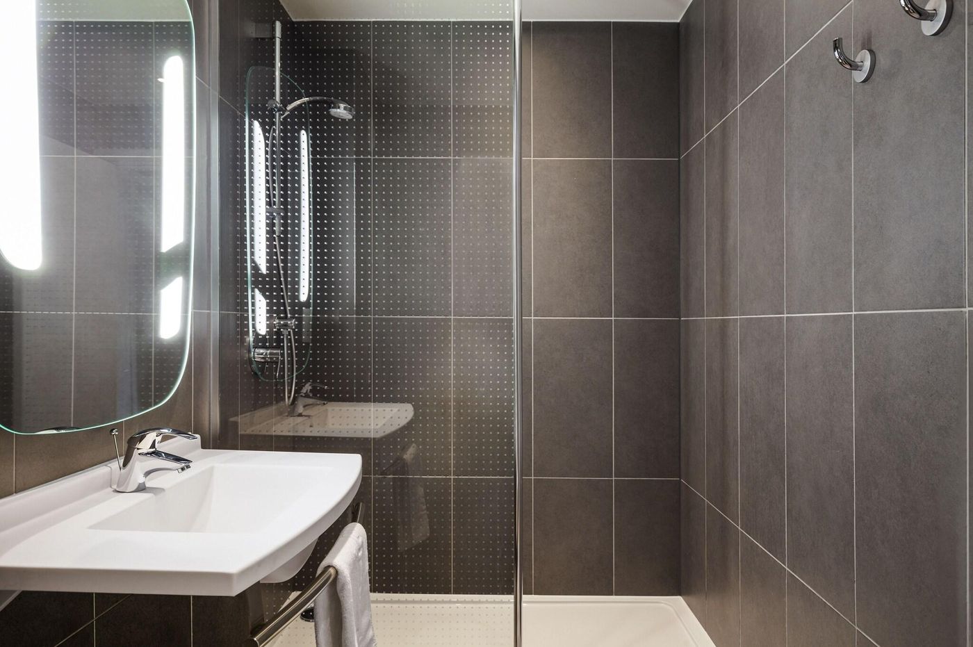 Ibis-Paris-Gare-du-Nord-Chateau-Landon-10th-Hotel-Room-30