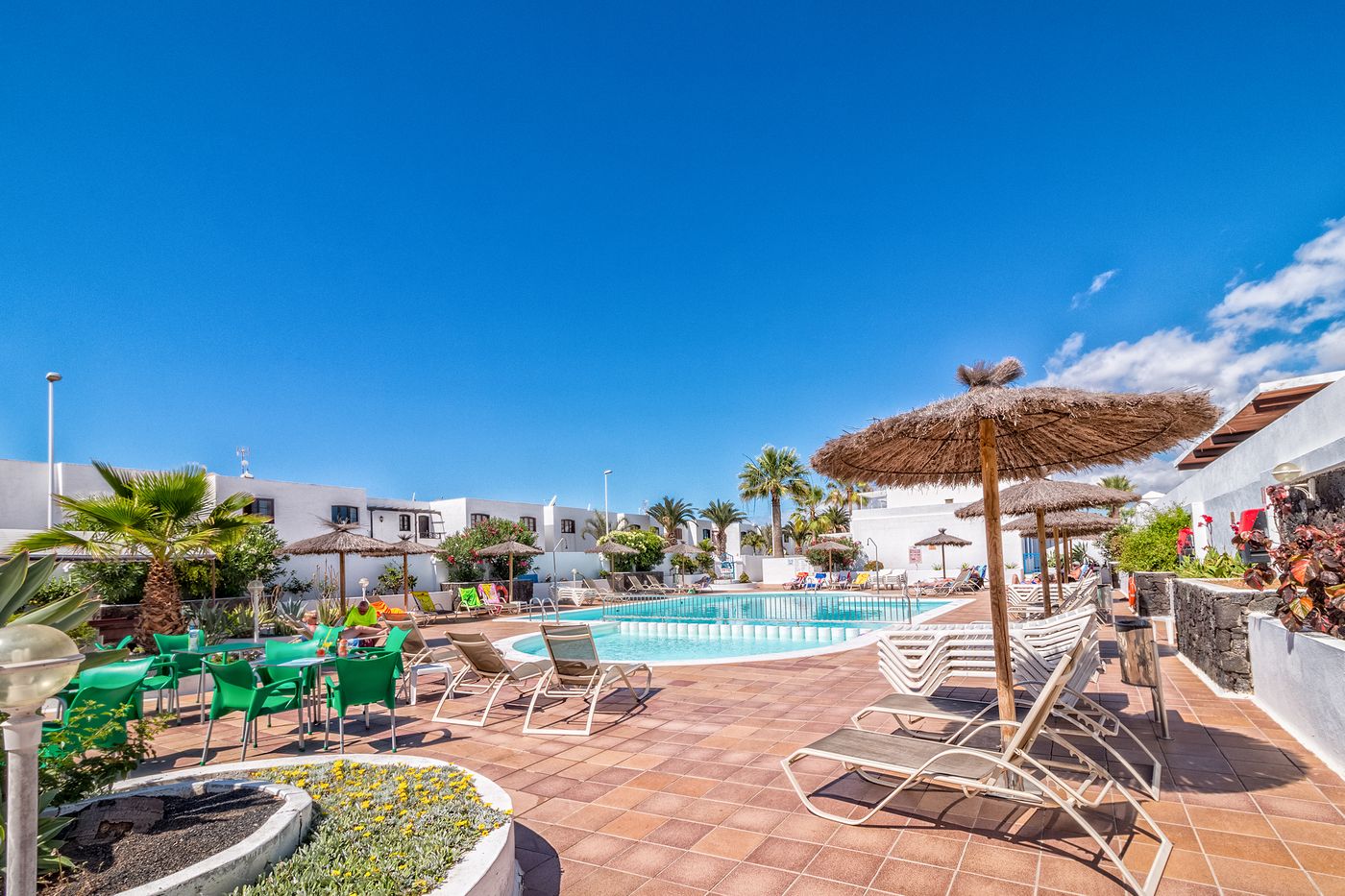 Apartamentos-LIVVO-Oasis-Pool-3