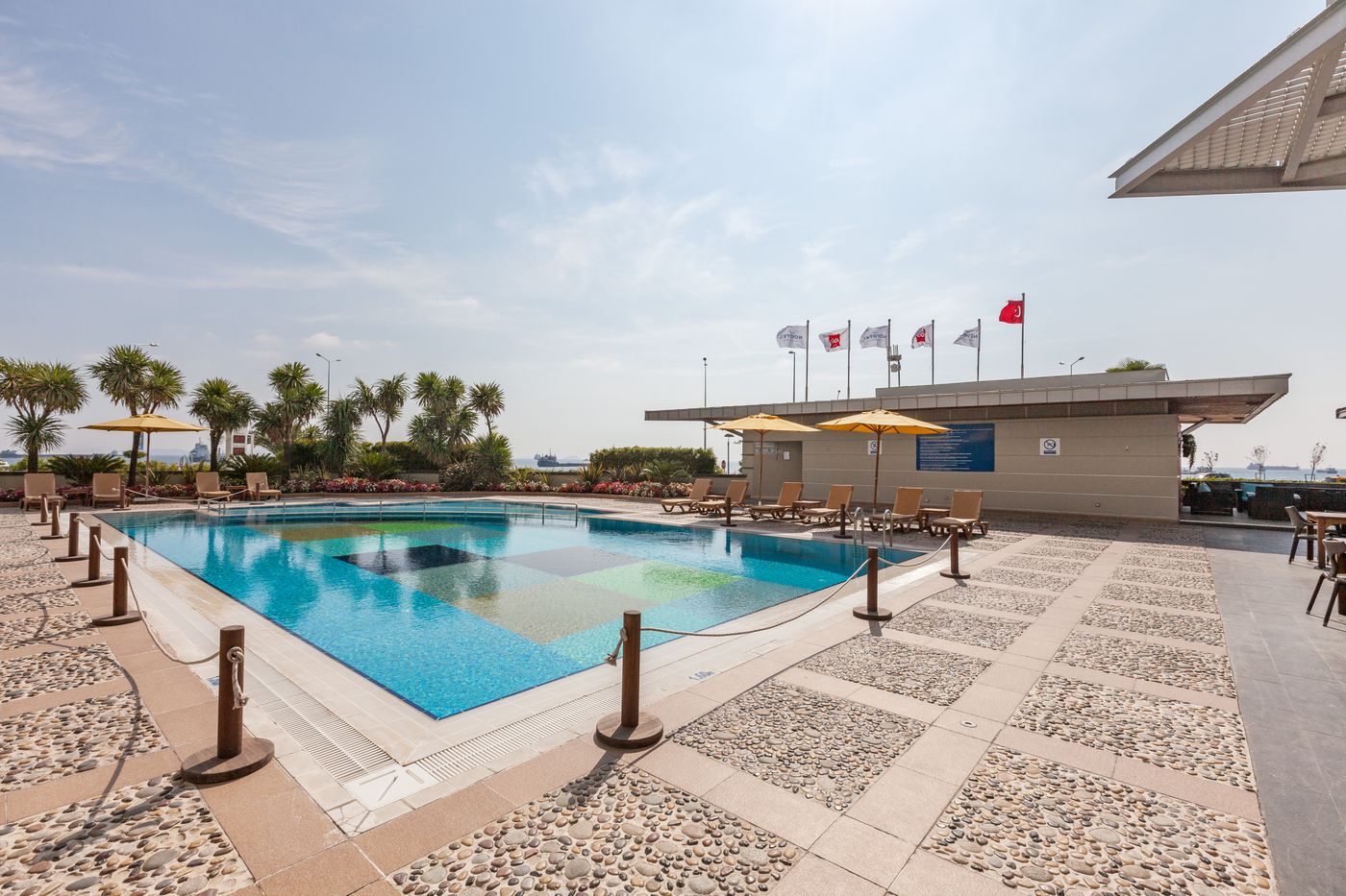 Novotel-Istanbul-Zeytinburnu-Pool-65