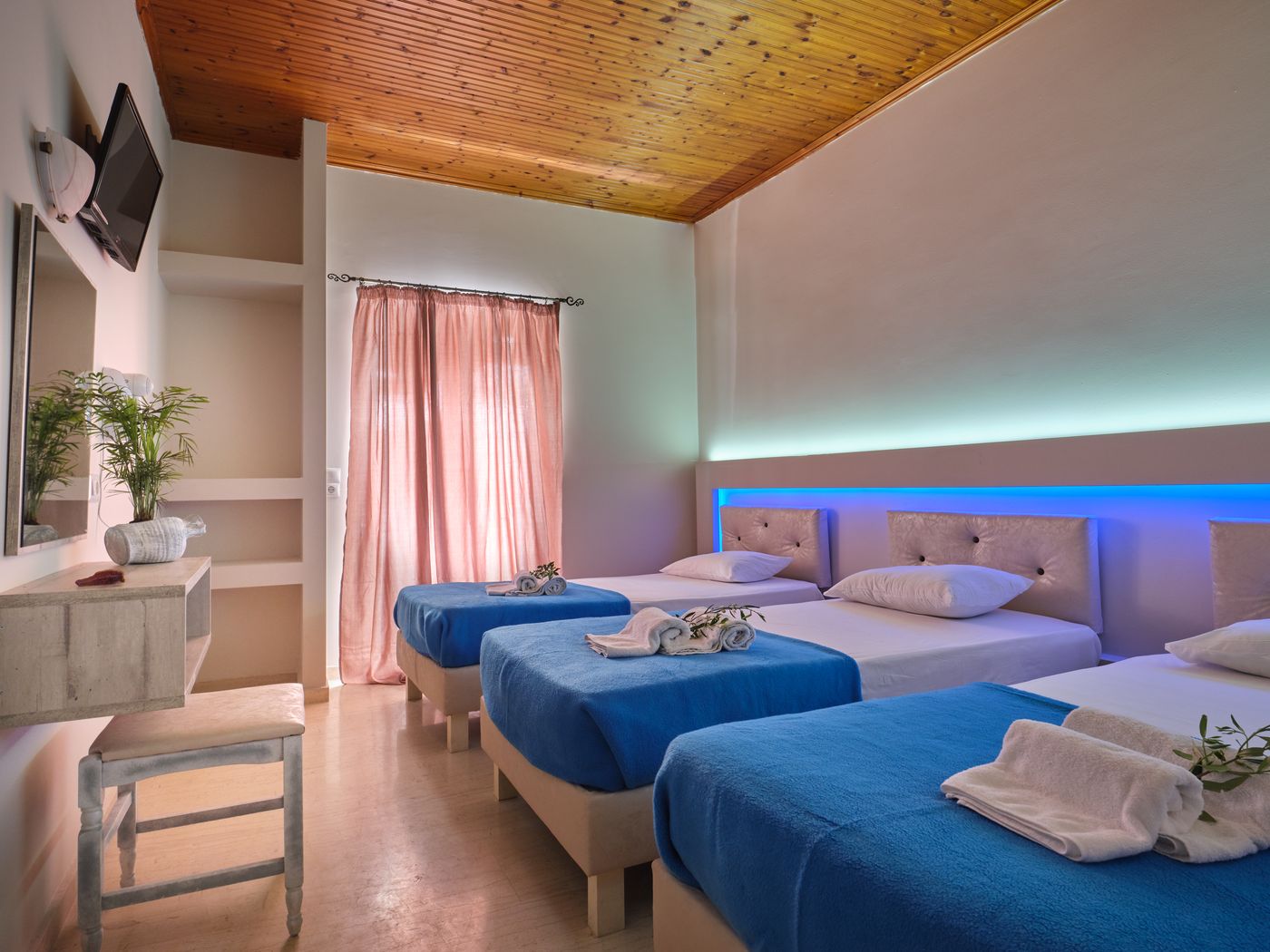 Savvas-De-Mar-Room-32