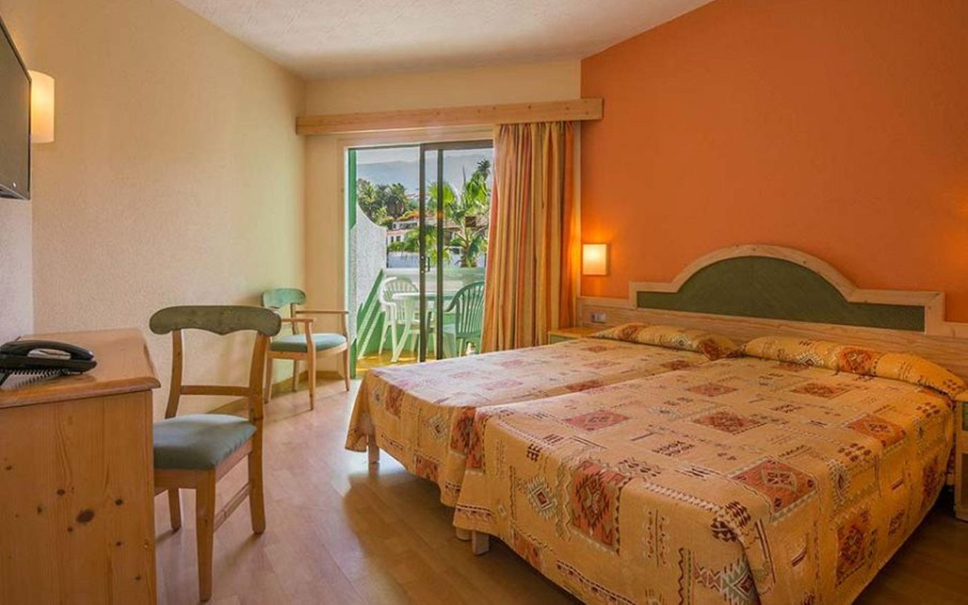 DC-Xibana-Park-Hotel-Room-14