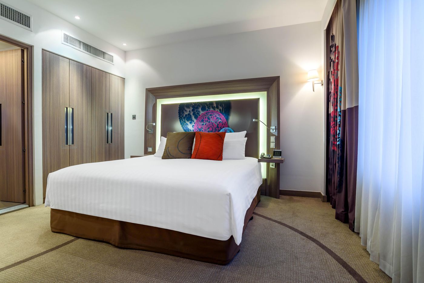 Novotel-Bangkok-on-Siam-Square-Room-39