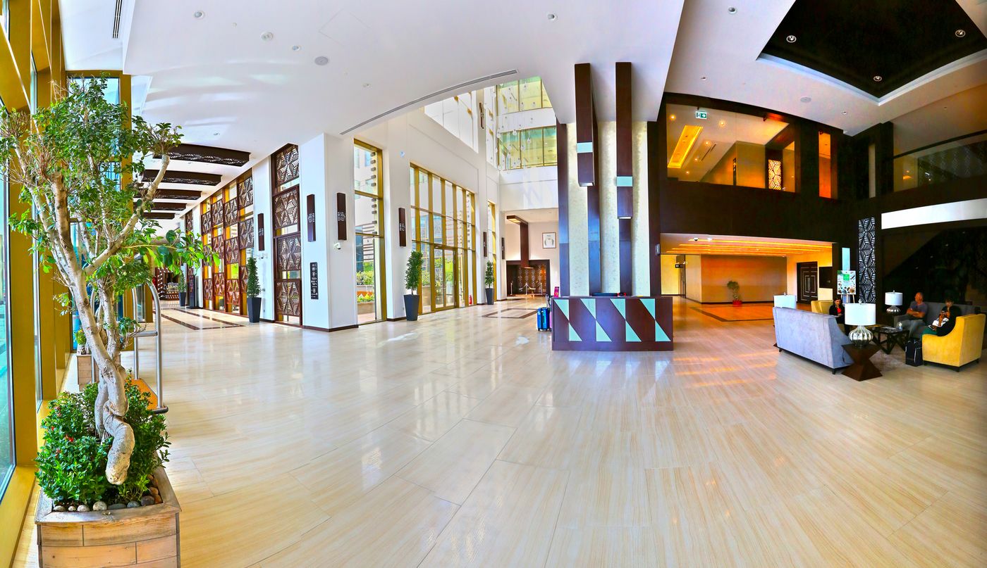 Metropolitan-Hotel-on-Sheikh-Zayed-Road-Dubai-Lobby-76