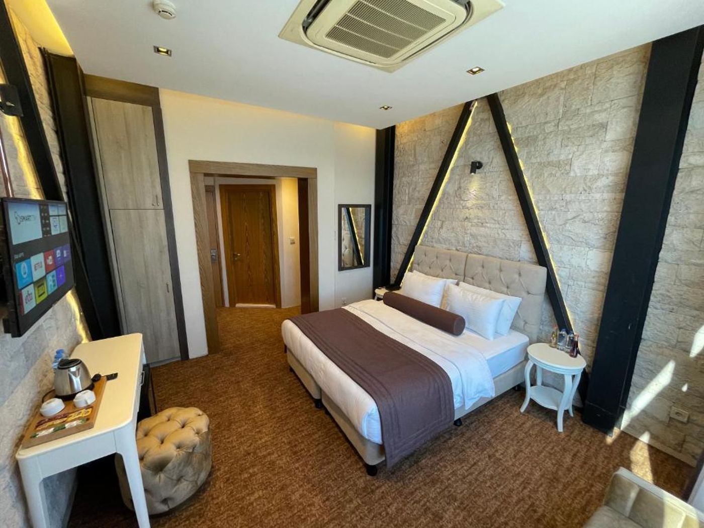 Weingart-Port-Seaside-Hotel-Room-8