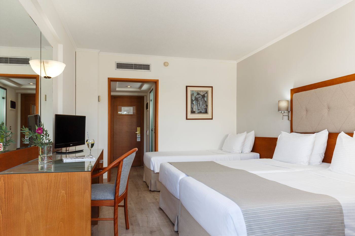 Best-Western-Plaza-Hotel-Room-15