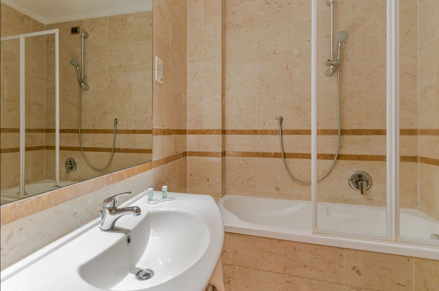 B-B-Hotel-Pisa-Room-21