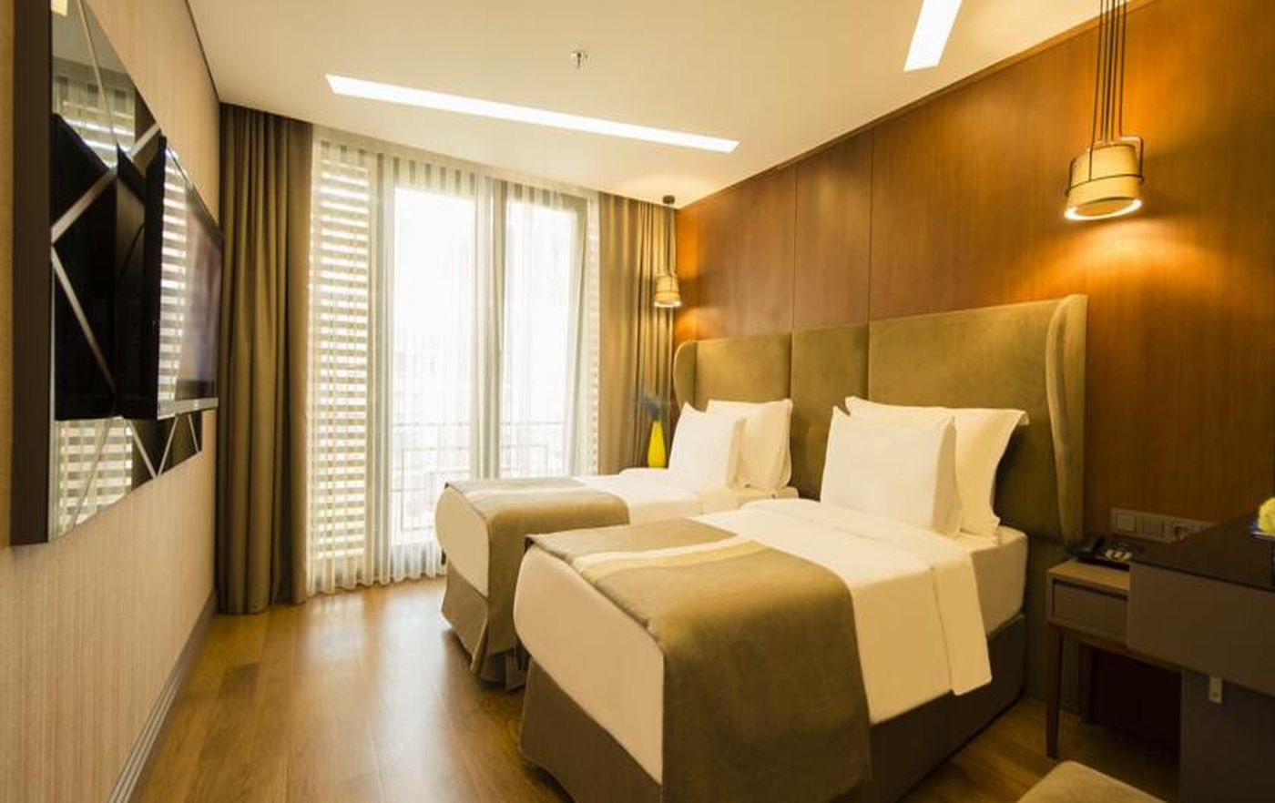 Blueway-Historical-Hotel-Room-9