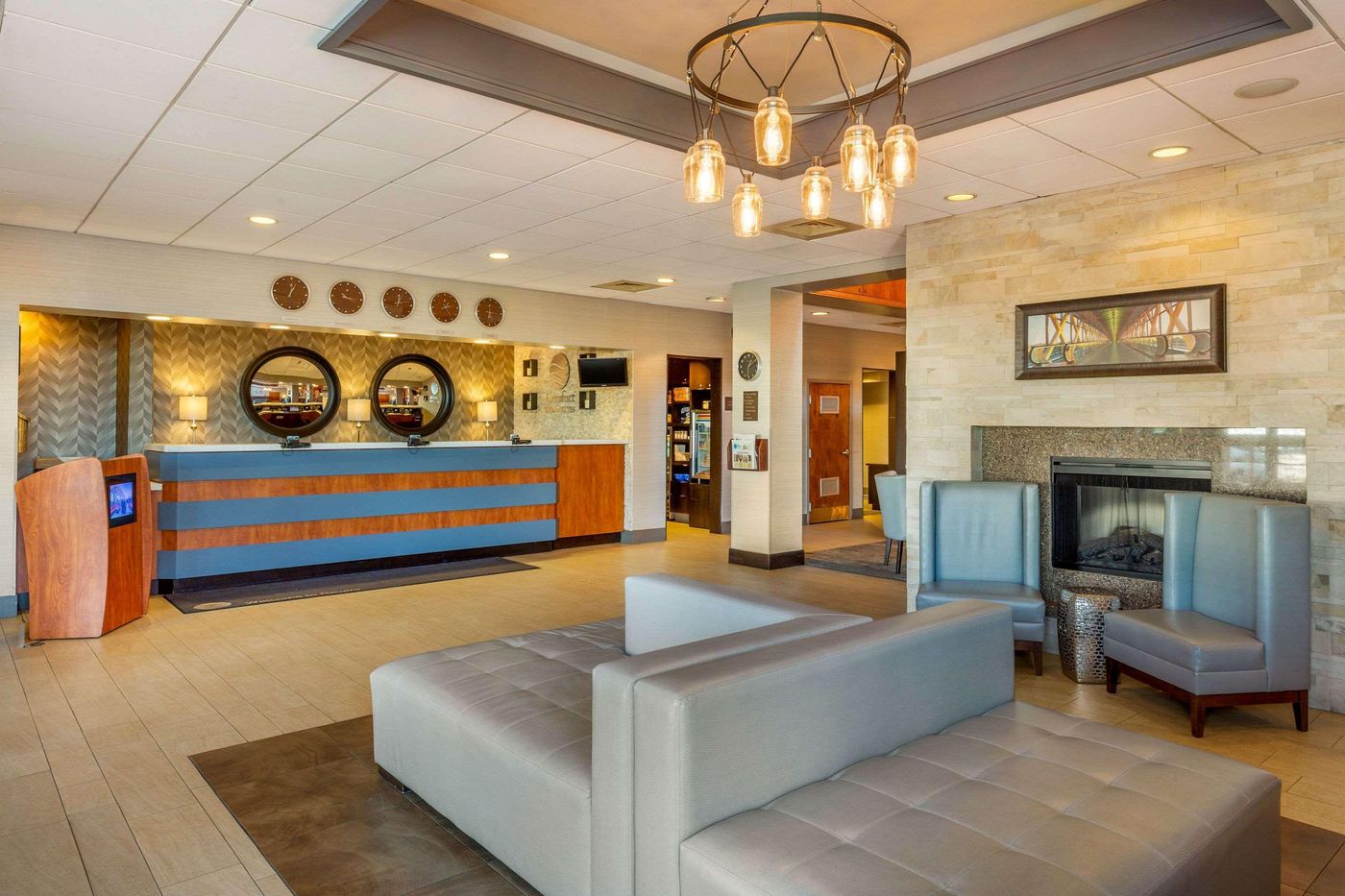 Comfort-Inn---Suites-Logan-Airport-Lobby-14