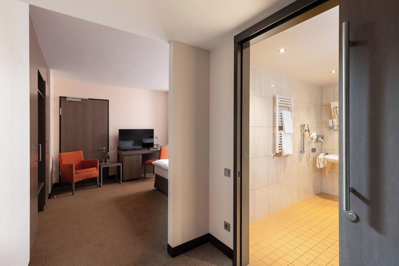 IntercityHotel-Berlin-Airport-Area-North-Room-12