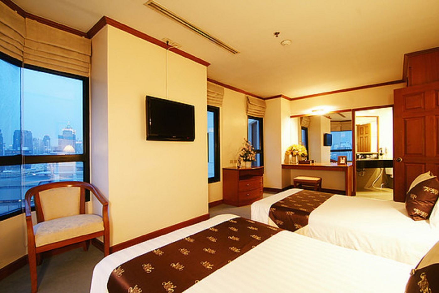 Grand-Diamond-Suites-Hotel-Room-15