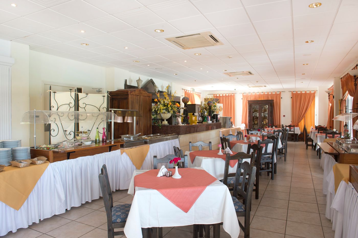 Akamanthea-Holiday-Village-Restaurant-48