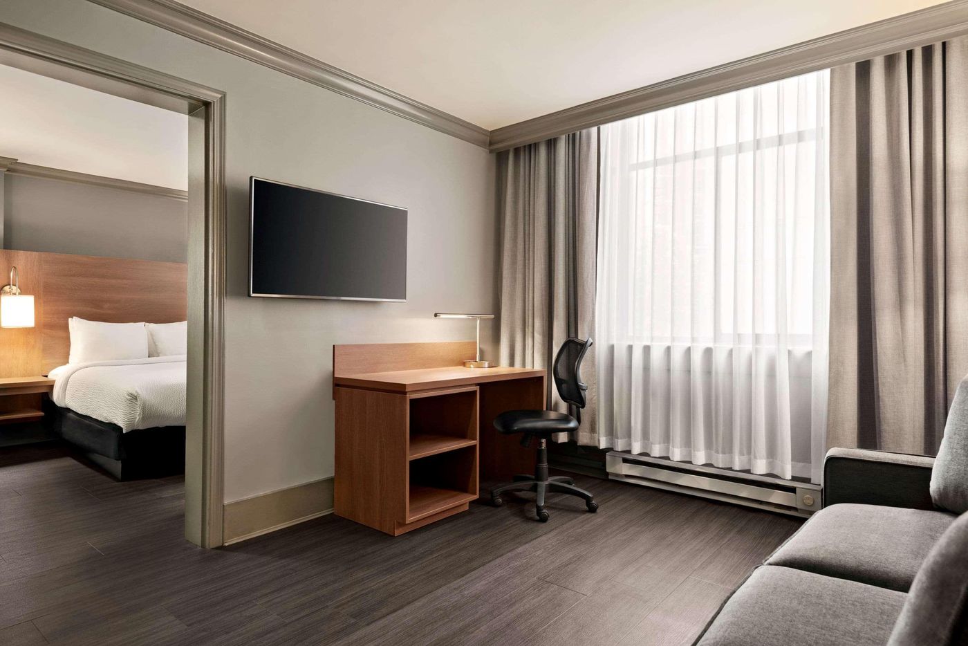 Days-Inn-by-Wyndham-Vancouver-Downtown-Room-15