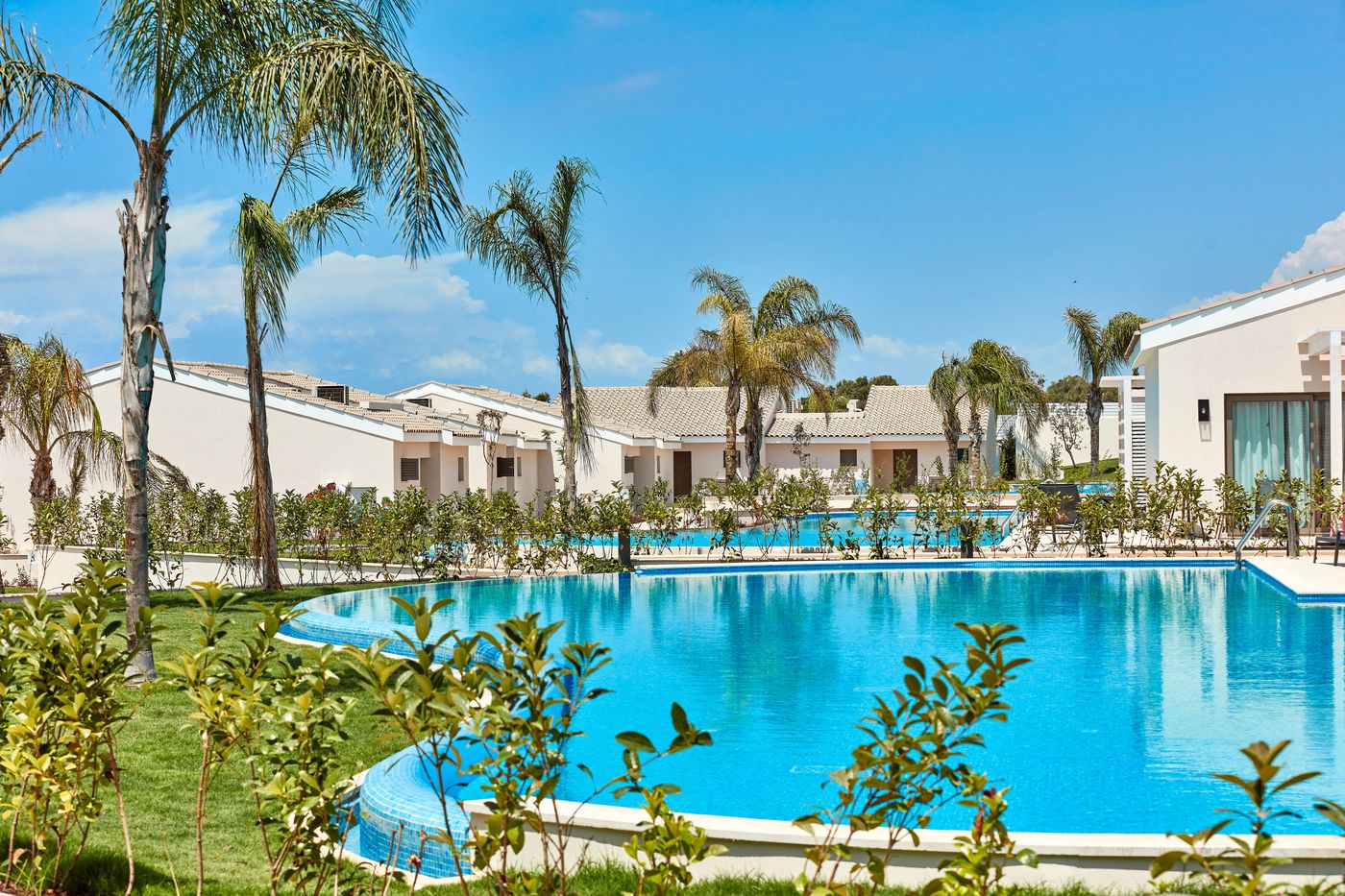 Kermia-Beach-Bungalow-Hotel-Pool-1